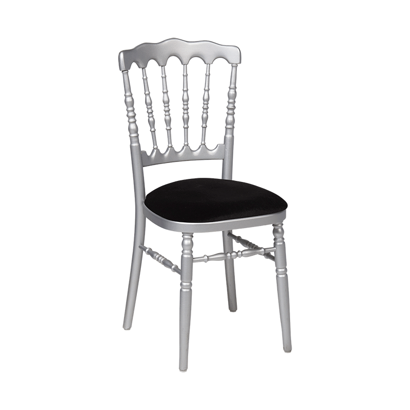Chaise Napoléon argentée en bois avec galette noire