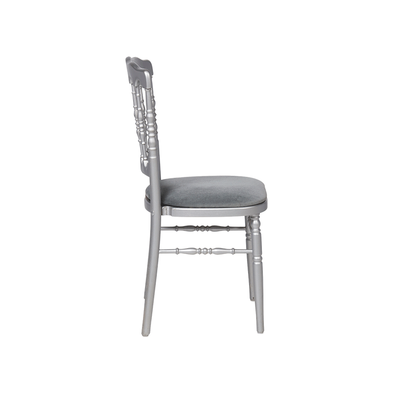 Chaise Napoléon argentée en bois avec galette grise en velours